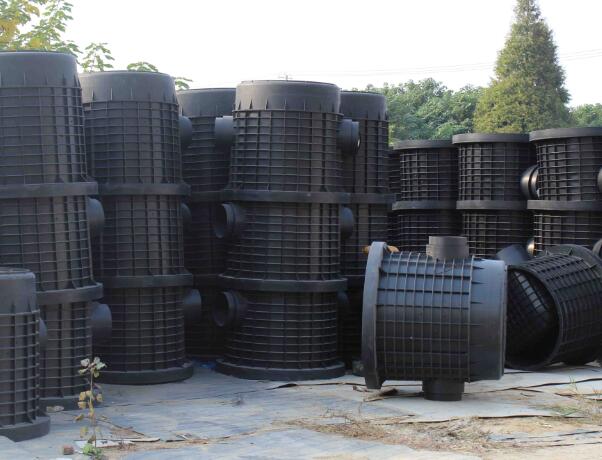 室內的排水管如何接入塑料檢查井？