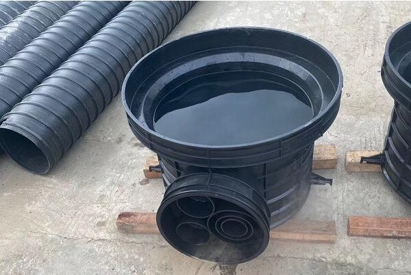 室內排水管如何接入塑料檢查井？